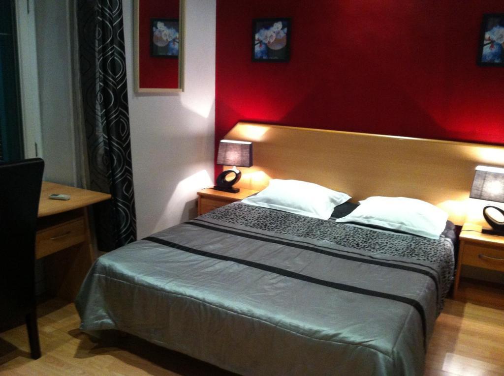 Hotel Carlone Niza Habitación foto