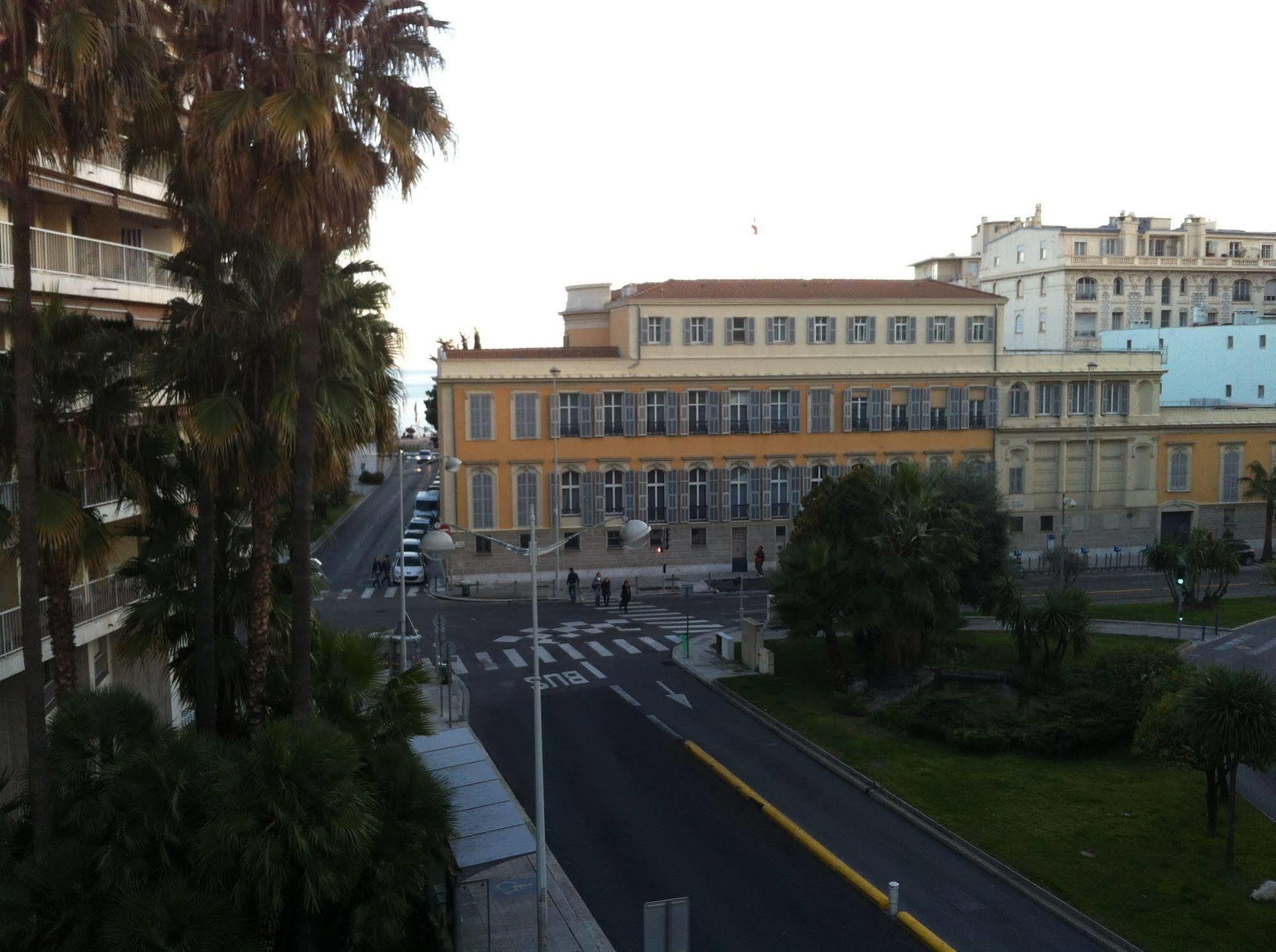 Hotel Carlone Niza Exterior foto