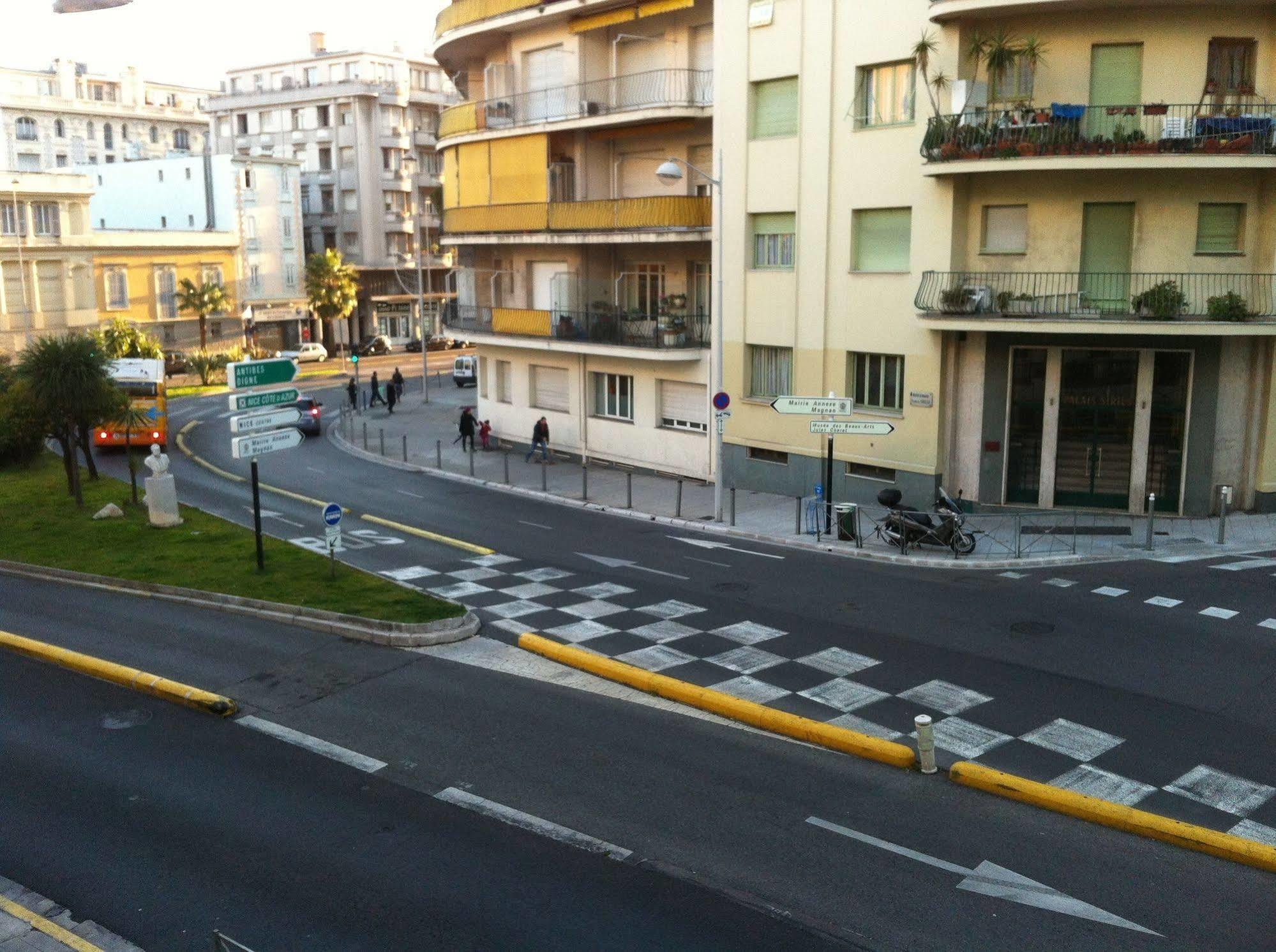 Hotel Carlone Niza Exterior foto