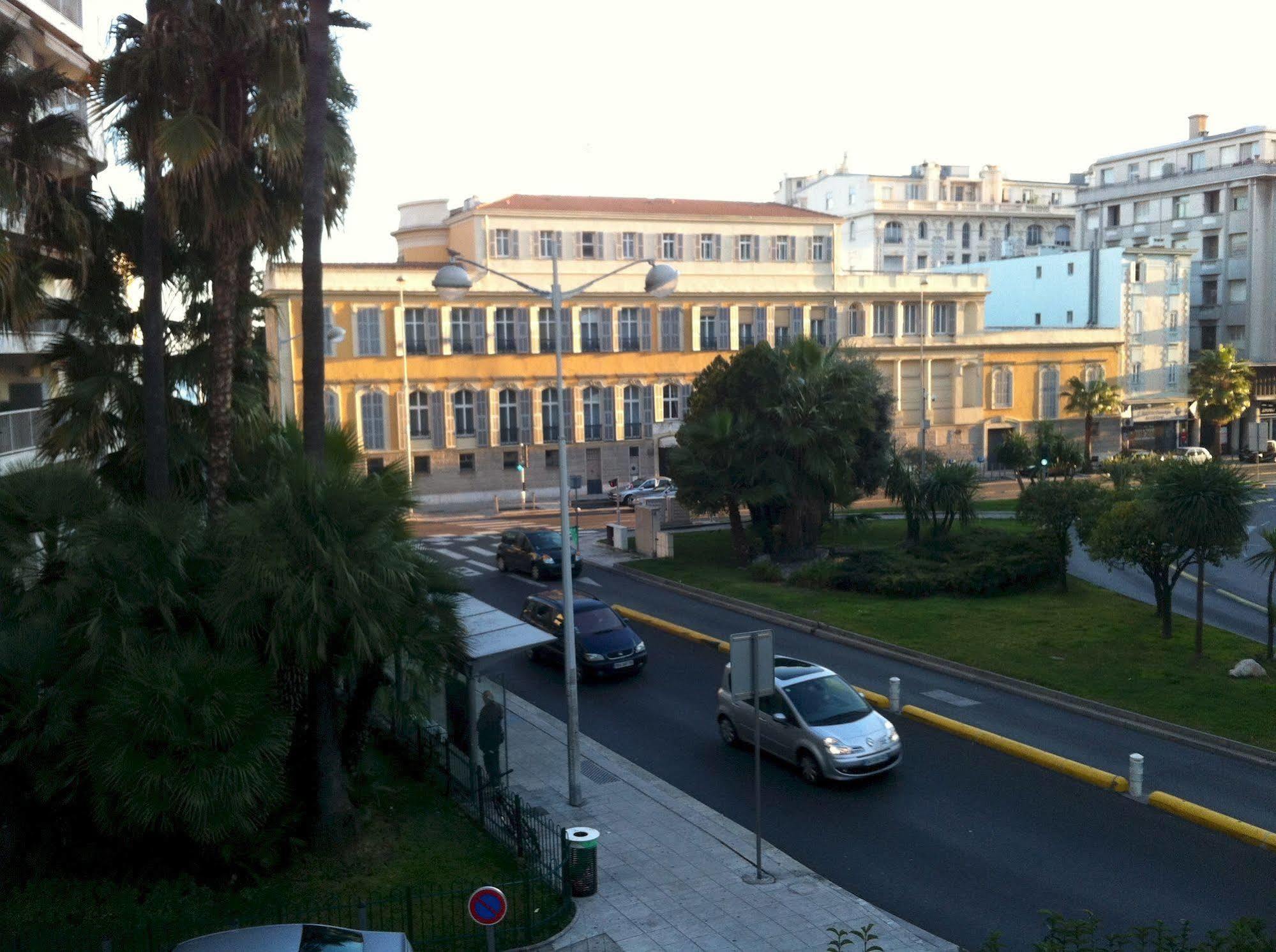 Hotel Carlone Niza Exterior foto