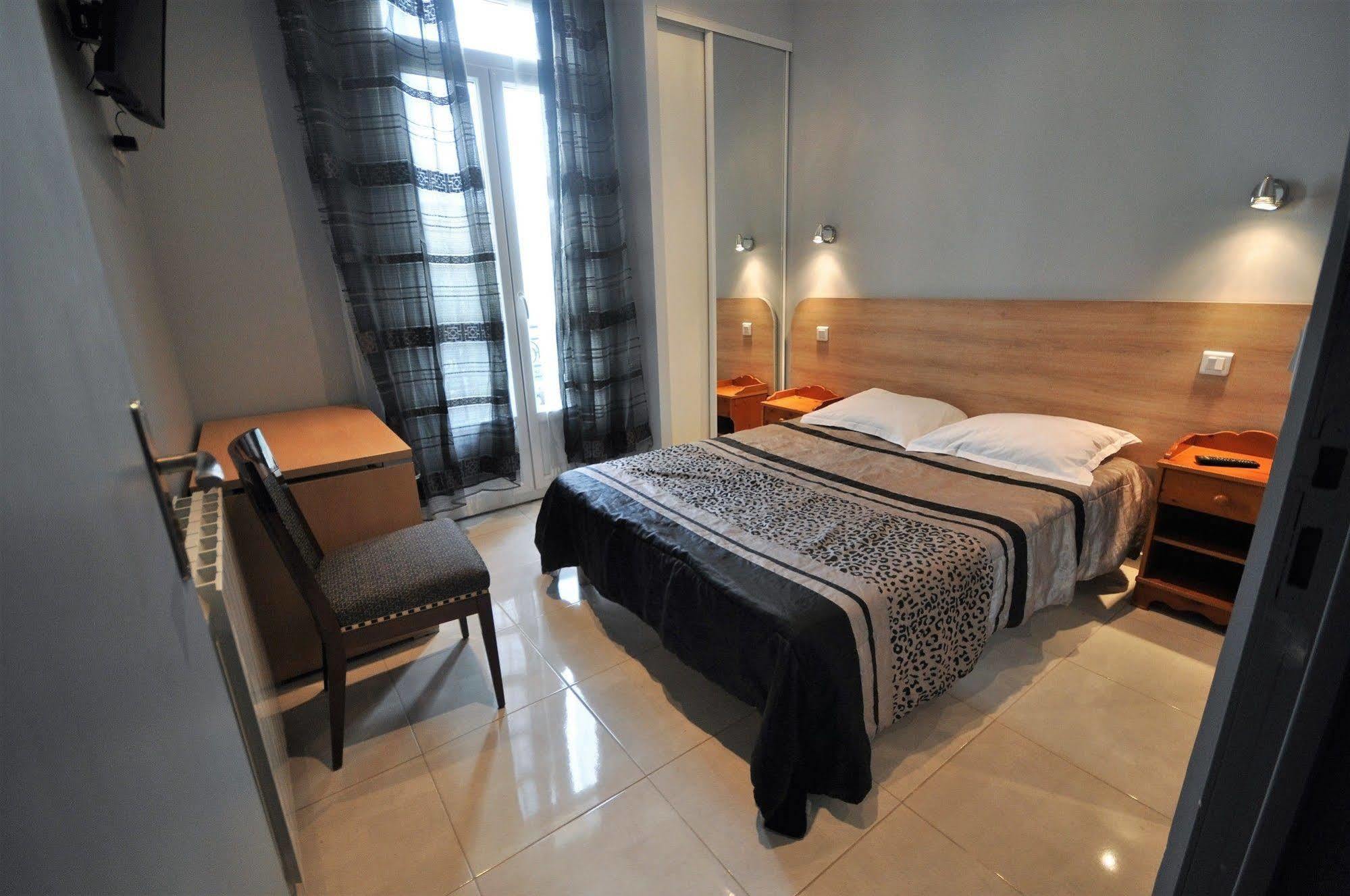 Hotel Carlone Niza Exterior foto
